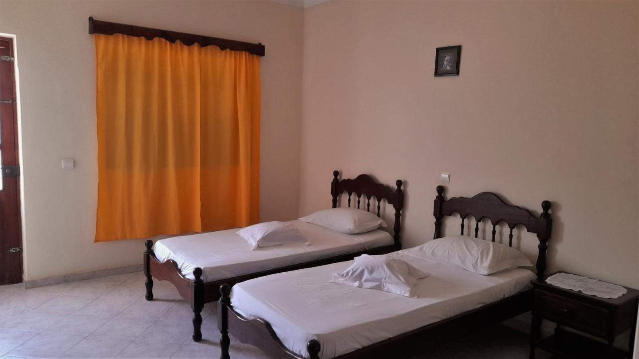 Residencial Rosa Criola Bed & Breakfast Sal Rei Exterior photo